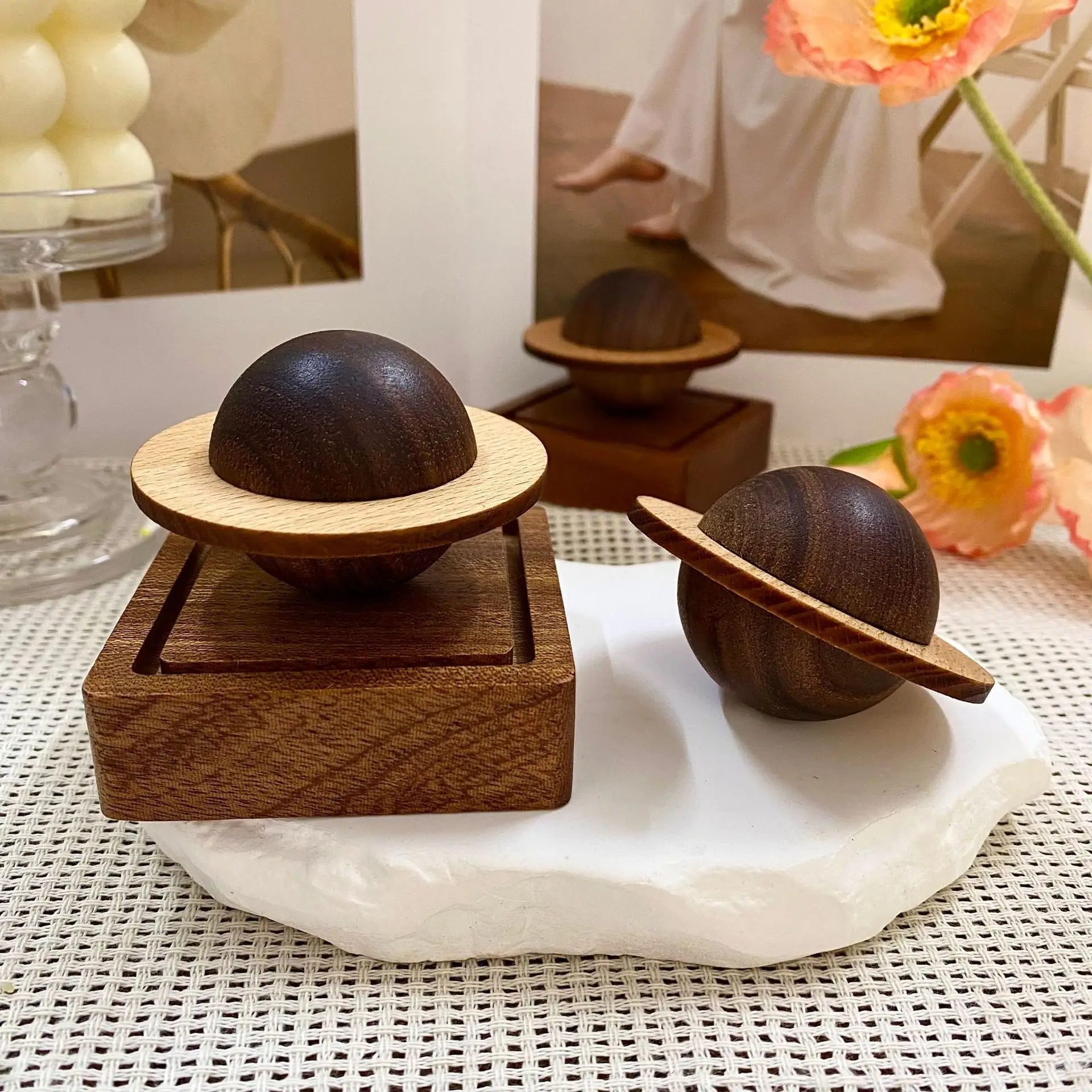 Neuer Holzduft-Diffusor, Jupiter-Form, kein ätherisches Öl erforderlich, Heimdekoration, Frischluft-Schlafsaal, unverzichtbare Geschenke für Freunde Image