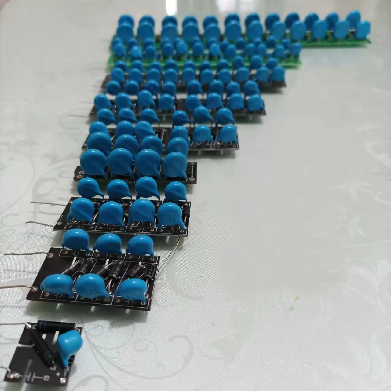 2/4/6/8/16/20/24 Spannungsvervielfacherplatine Hochfrequenz-Hochspannungsgleichrichterschaltung für elektrostatischen Generatoren mit gepulstem Gleichstrom Image