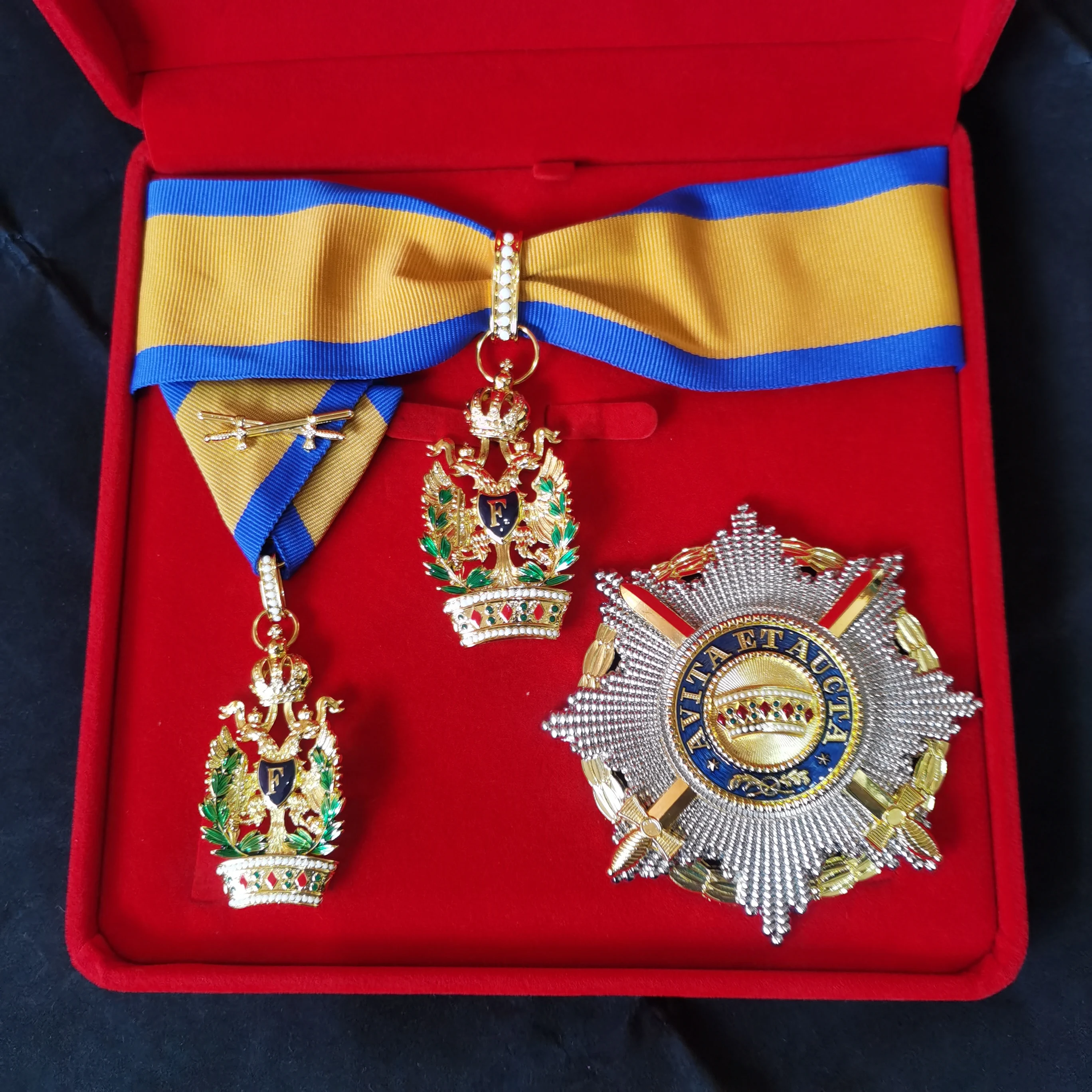 【Box-Paket】Doppelköpfige Adlerkronen-Medaille, kaiserliches Doppeladler-Medaillon, Band-Abzeichen-Set, Dekoration, Kunsthandwerk, Österreich-Ungarn Image