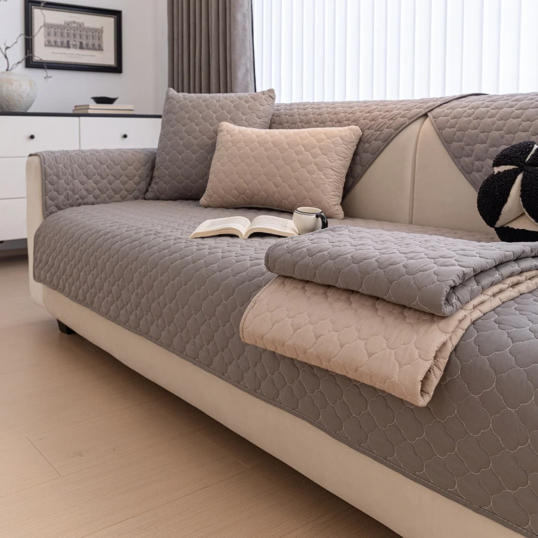 Simplizierter, solider 4-Blatt-Klee-gesteppter, rutschfester Ganzjahres-Sofa-Kissenbezug, Heimdekoration, rutschfestes Design, universelles Sofa-Handtuch Image