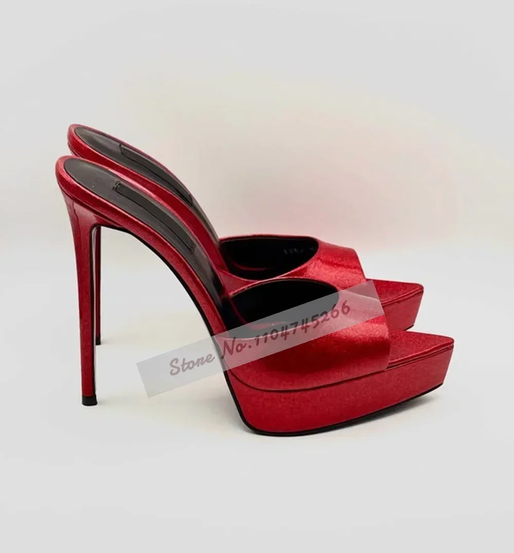 Rote, glänzende, fluoreszierende rote Glitzer-Pantoletten mit hohem Absatz, Stiletto-Absätze, Plateau, spitze Zehen, moderne Hausschuhe, elegante Slip-On-Sandalen