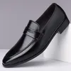 Frühling Herbst Neue Designer Leder Schuhe für Männer Einfarbig Mode Casual Kleid Schuhe Männlichen Große Größe Weiche Sohle Faulenzer Mann