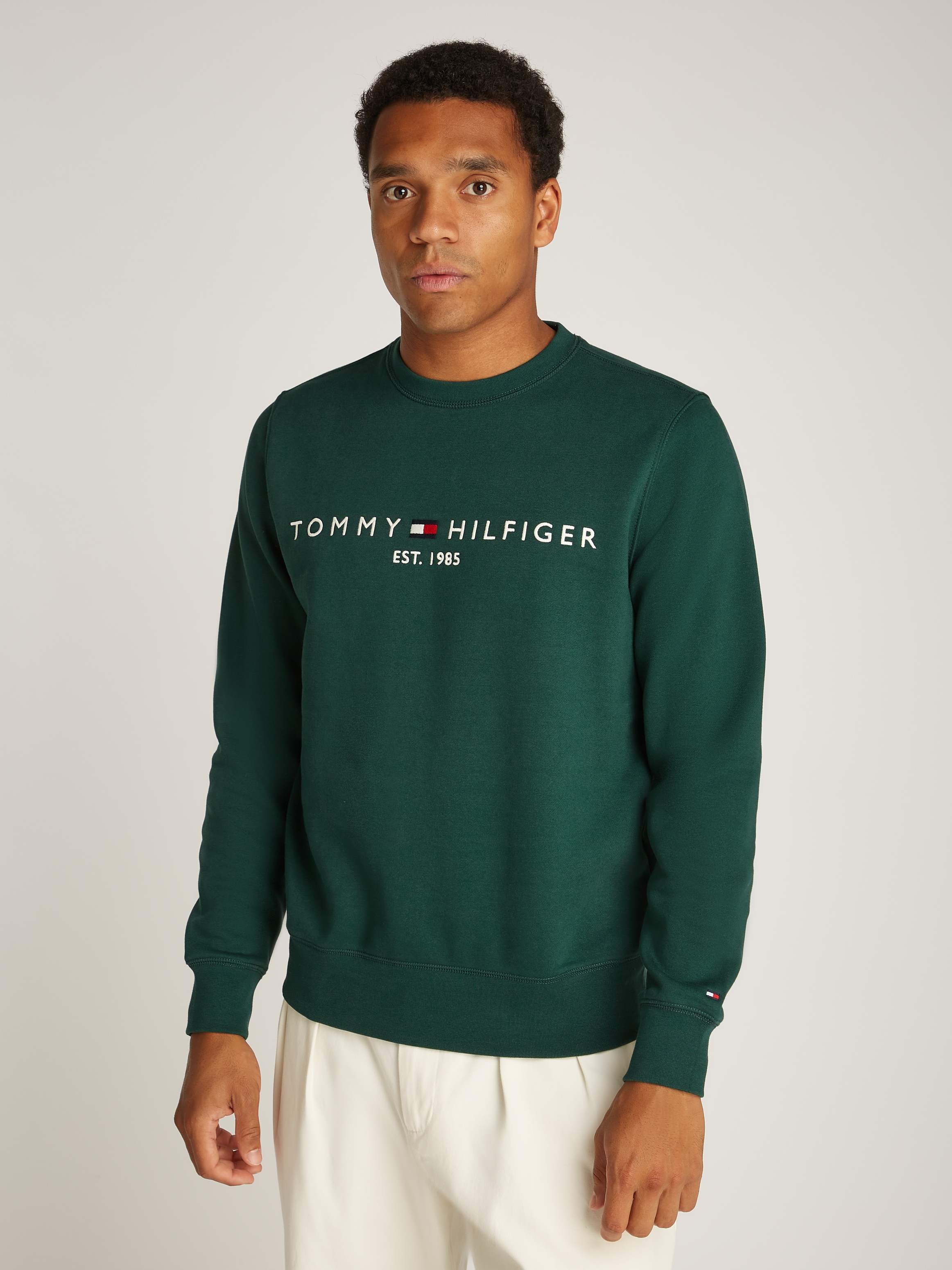Sweatshirt TOMMY HILFIGER "TOMMY LOGO SWEATSHIRT mit Rundhals und Stickerei", Herren, Gr. 3XL, grün (ornamental grün), Sweatware, Obermaterial: 70% Baumwolle, 30% Polyester, normal hüftbedeckend, Rundhals, eingesetzt Rippbündchen, Sweatshirts...