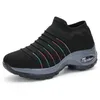 Neue große Größe erhöhen Damenschuhe fliegende Mesh-Oberfläche Sport Freizeit schuhe Outdoor-Sport atmungsaktive bequeme Damenschuhe