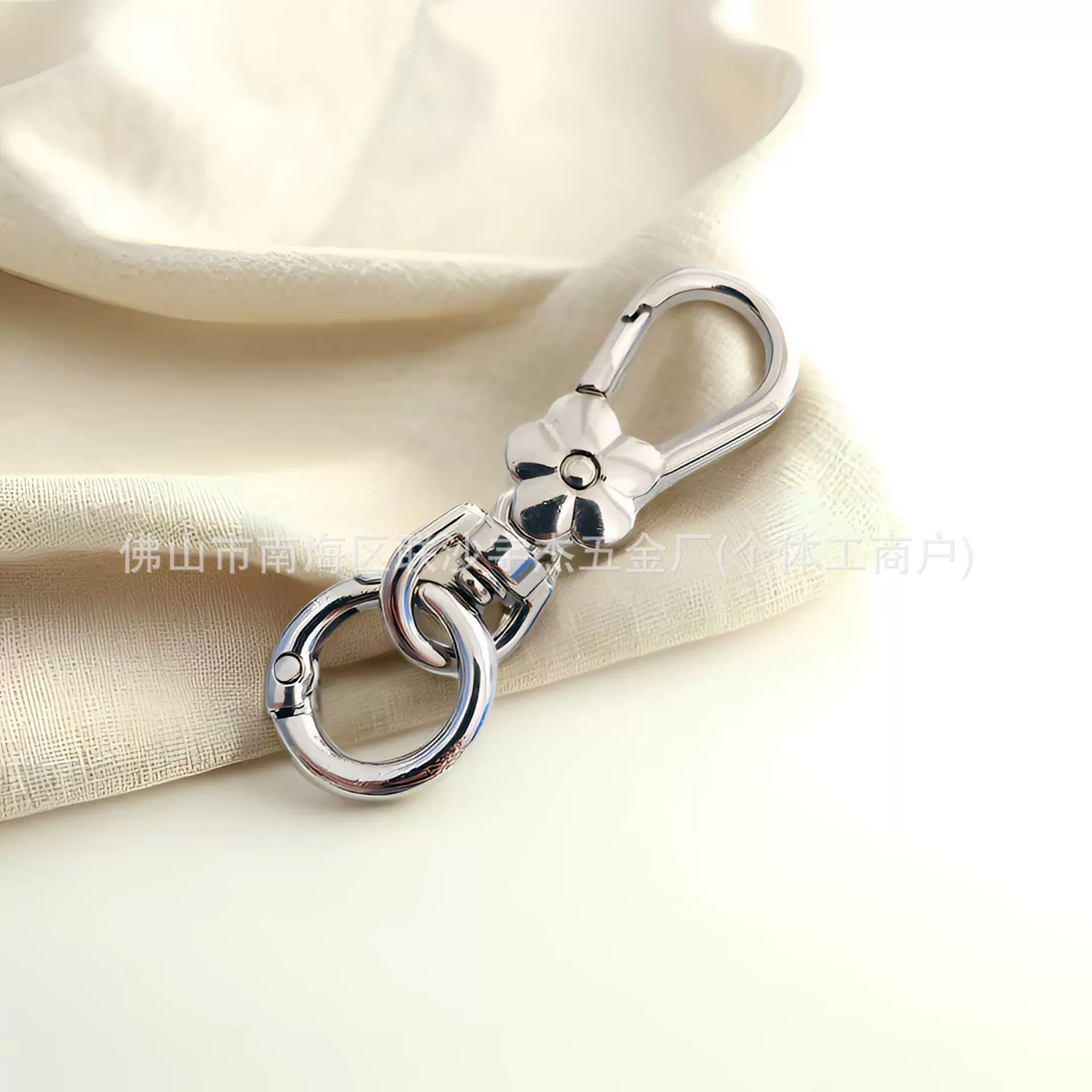 Blumen-Schlüsselanhänger aus Metall, Schlüsselanhänger-Clip, Clip-Organizer, Familienautoschlüssel, Schlüsselfinder Image