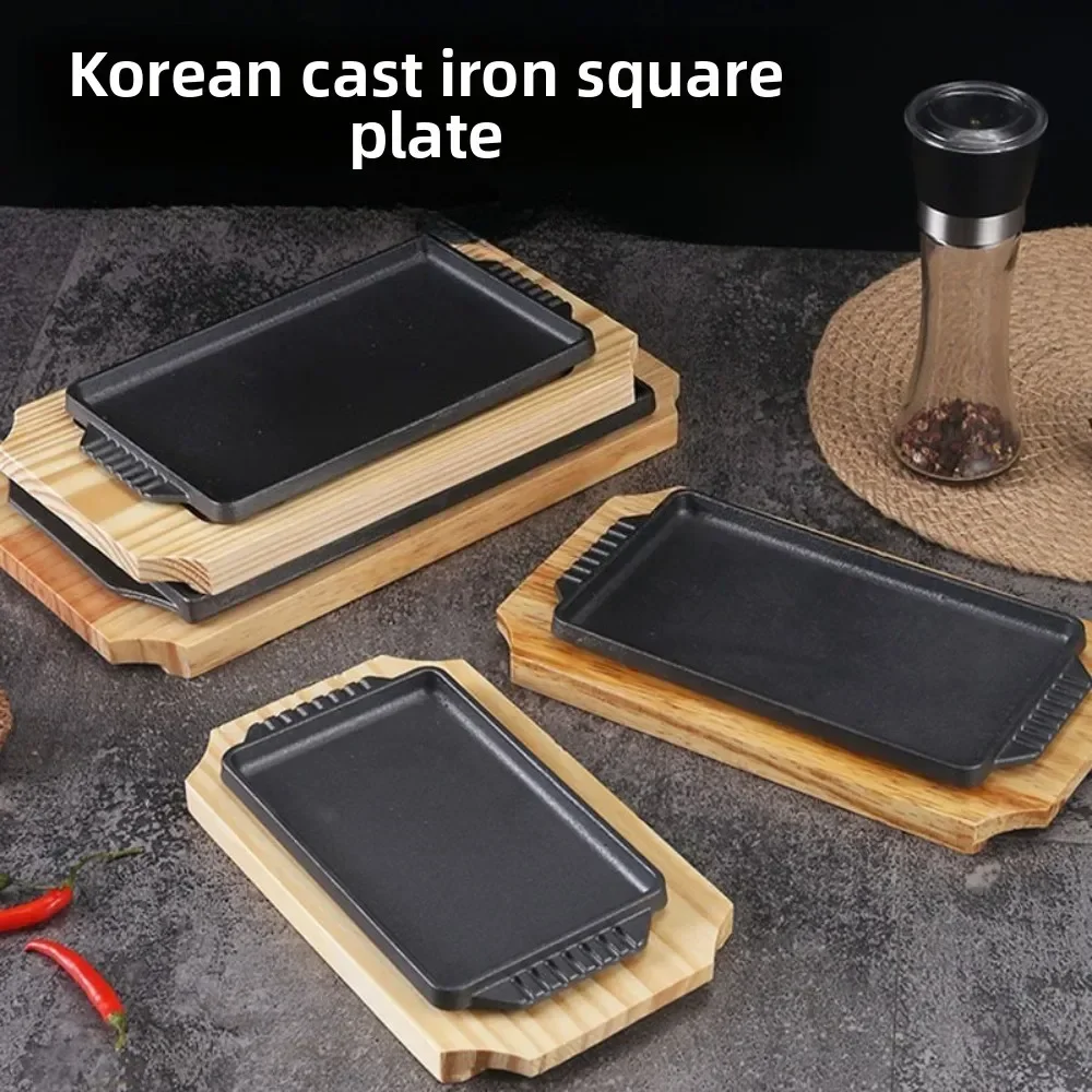 Hochwertige, rechteckige Grillplatte aus Gusseisen, Steak, quietschende Heißpfannenplatte, Restaurant-Antihaft-Grillplatte mit Holzsockel Image