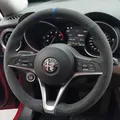 Per Alfa Romeo Giulia Stelvio 2015-2018 Ricambi auto cucita a mano antiscivolo Pelle scamosciata Linea blu etichetta blu Coprivolante per auto