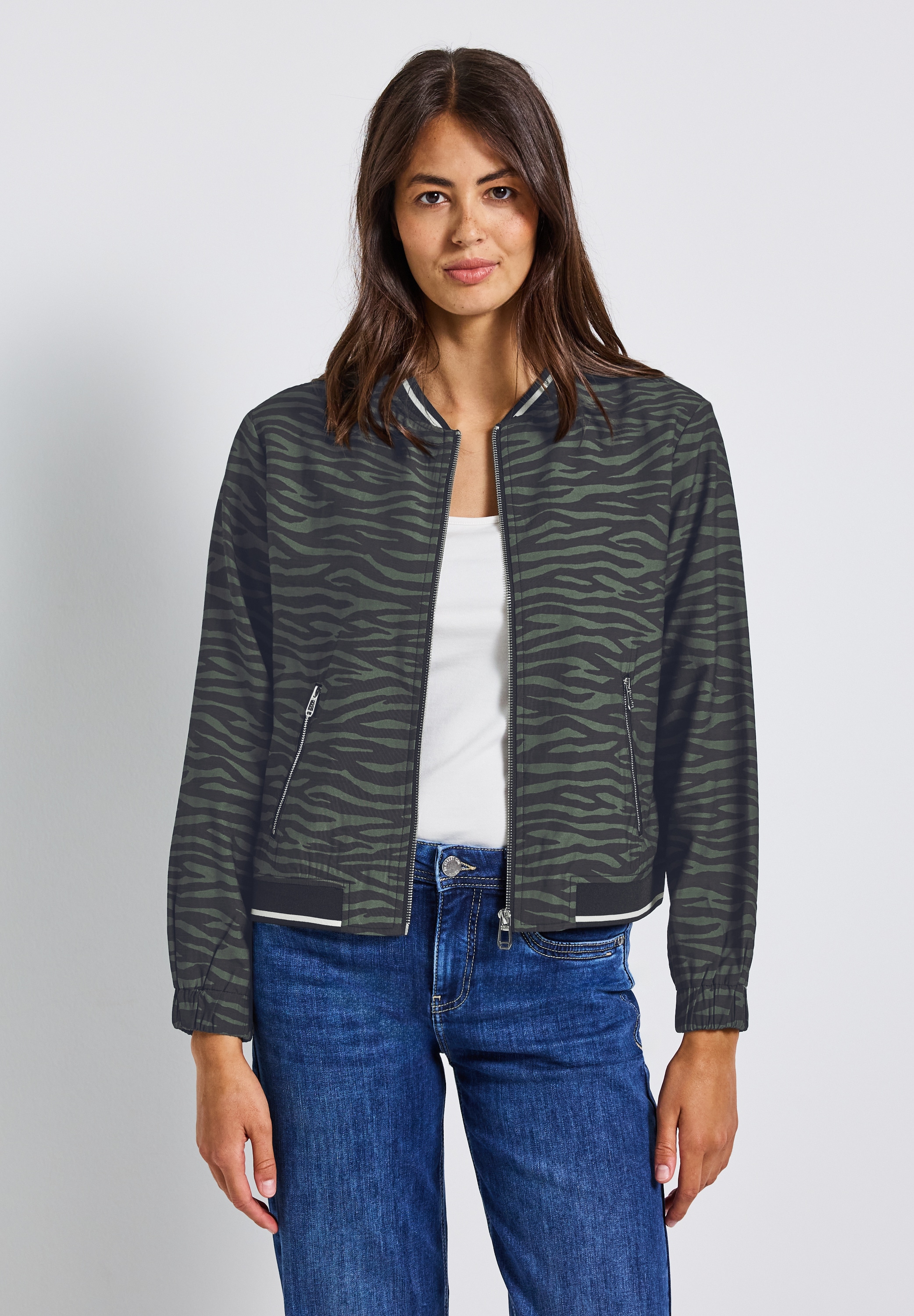 Blouson STREET ONE, Damen, Gr. 36, mid grün, Stoff, Obermaterial: 87% Viskose, 13% Polyester; Futter: 100% Polyester, animal-print, normal normal, Rundhals, elastischer Bund, Jacken, mit Leomuster Image