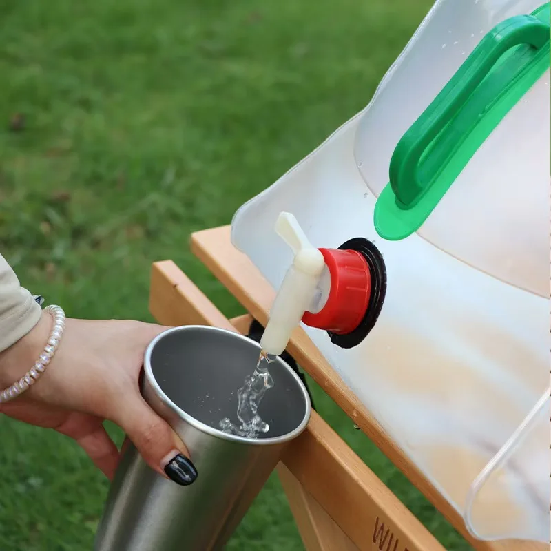 Zusammen klappbarer Wassersp eicher im Freien Plastik eimer mit großer Kapazität und Ventil camping liefert tragbaren Wassers ack Image