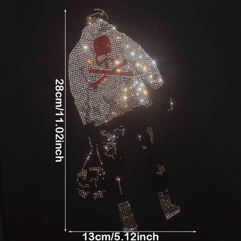 Leuchtende Rückblick-Silhouette zum Aufbügeln – Gothic-T-Shirt mit Kapuzenpullover und strahlenden Strasssteinen für selbstgemachte Bekleidung und Gothic-Haus