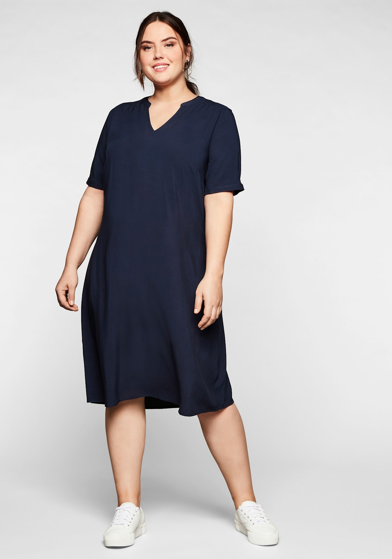 Sommerkleid SHEEGO "Sommerkleid", Damen, Gr. 54, Normalgrößen, blau (marine), 100% Viskose, unifarben, knielang, Rundhals, Kleider Image