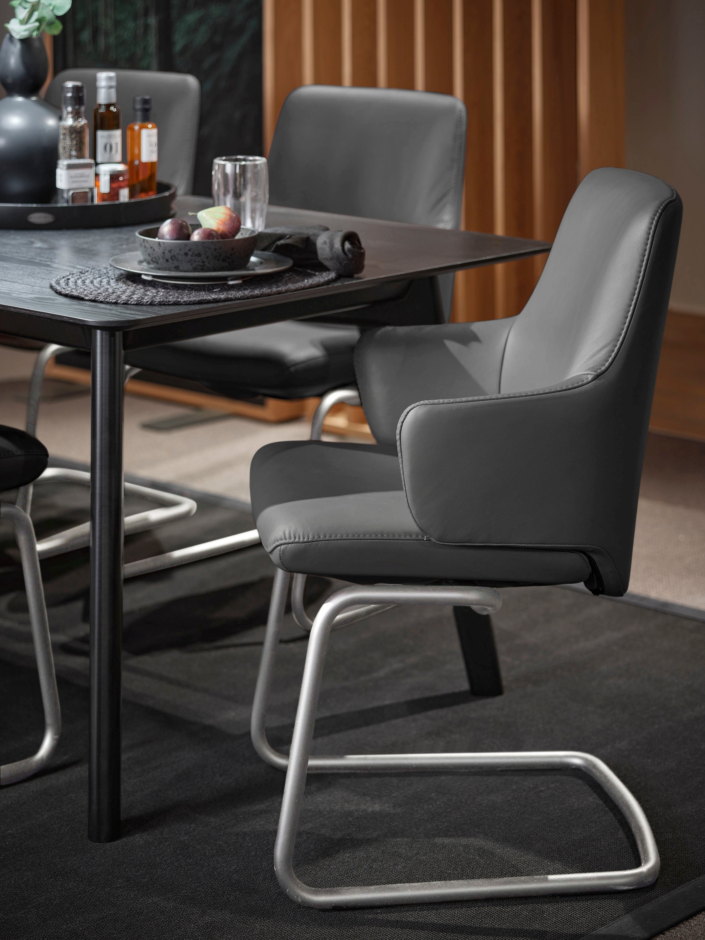 Polsterstuhl STRESSLESS "Laurel", grau (grau batick, chrom matt), B:58cm H:92cm T:60cm, Leder BATICK: BATICK ist ein leicht korrigiertes, durchgefärbtes und genarbtes Möbelleder, bei dem die meisten Unebenheiten und Spuren in der Regel entfernt... Image