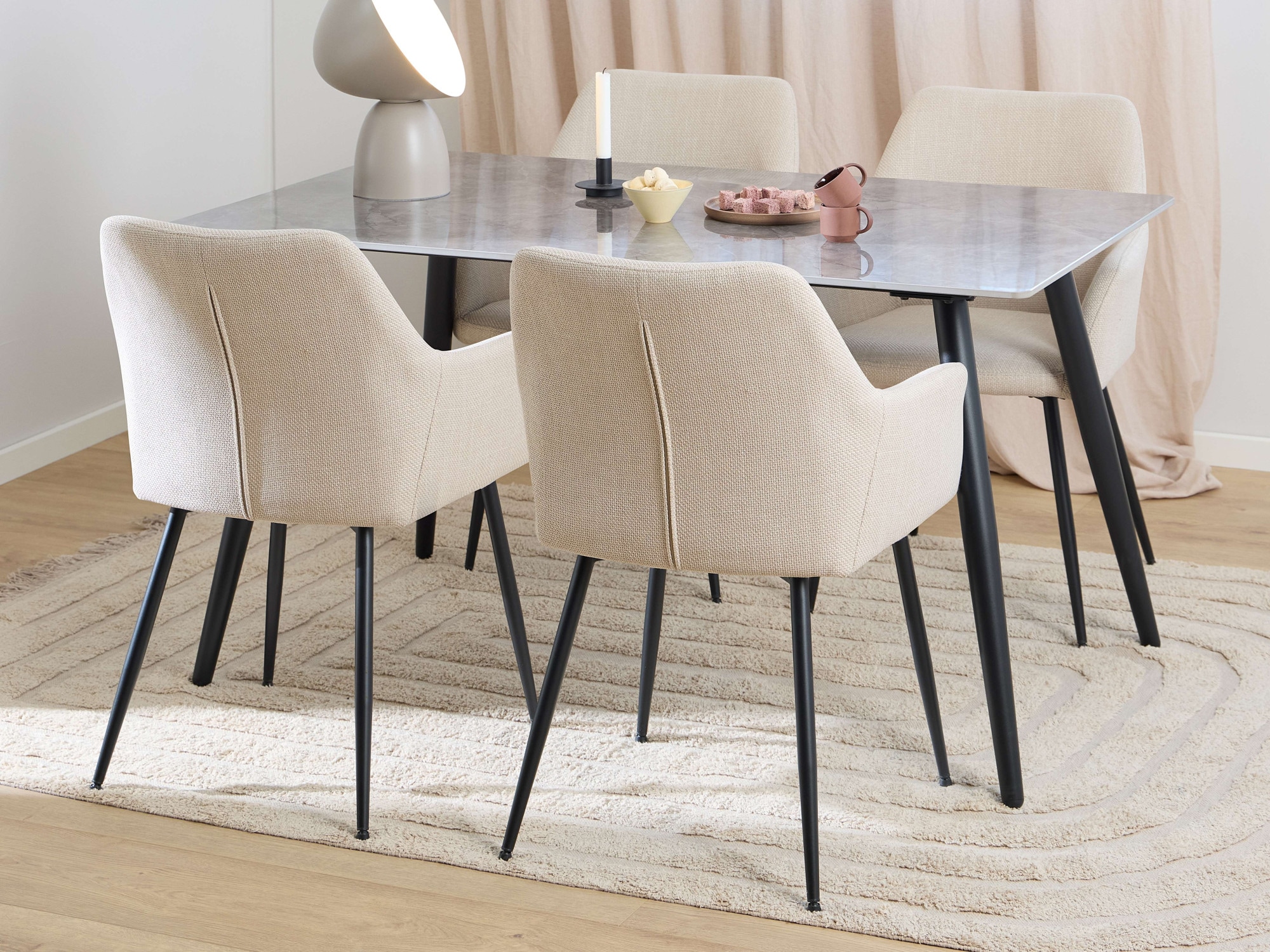 Esszimmer-Set ACTONA GROUP "Essgruppe, Speisetisch mit Stühlen, für das Esszimmer, Modern", grau, B:140cm H:75cm T:80cm, Stahl, Kastenmöbel-Sets, Esszimmer-Set, Rechteckiger tisch aus grau keramik Melamin & dunkelgraue Stühle