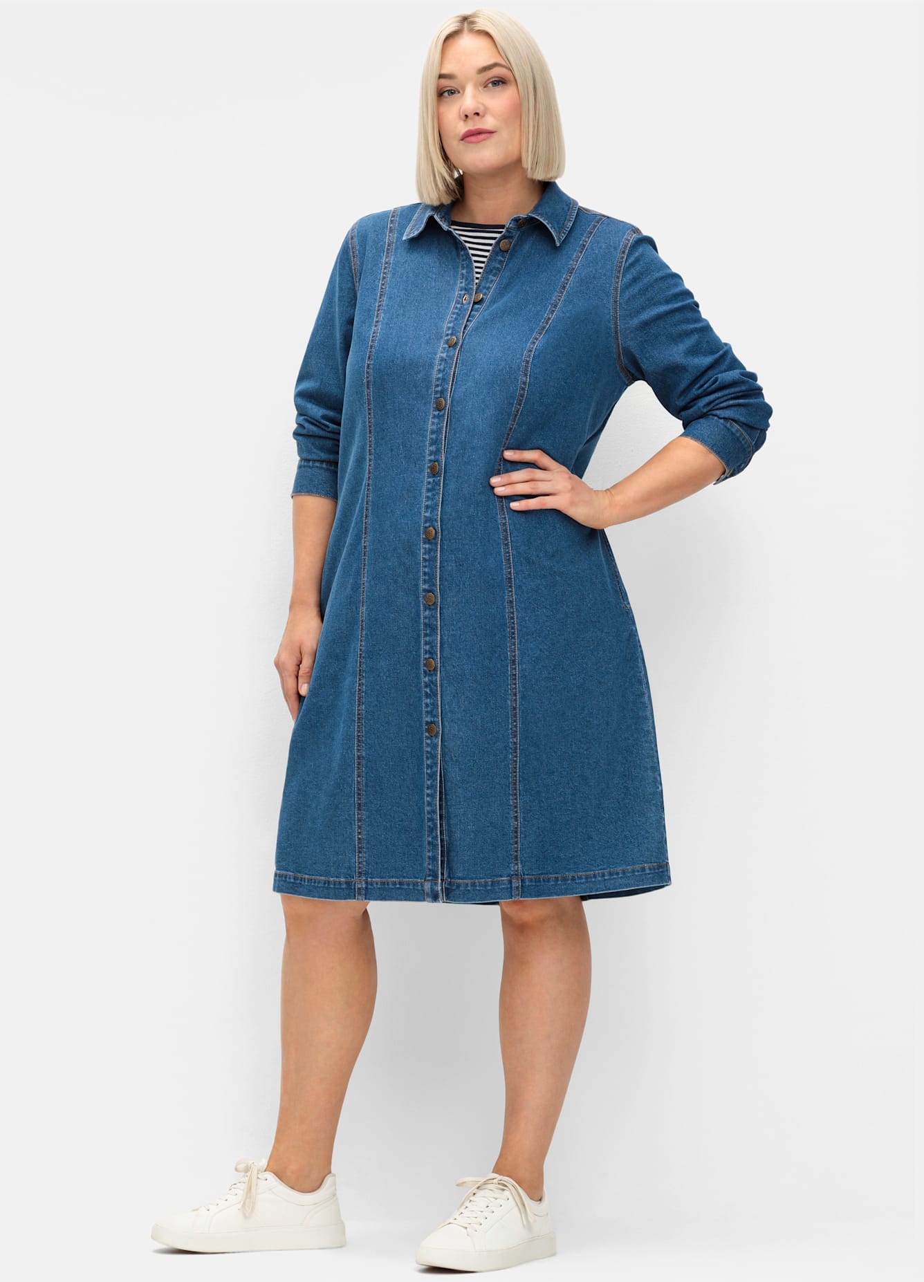 Jeanskleid SHEEGO "Jeanskleid", Damen, Gr. 54, Normalgrößen, blau (blau denim), 98% Baumwolle, 2% Elasthan, unifarben, knielang, Kleider Image