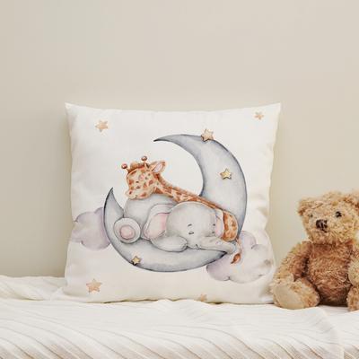 Dekokissen QUEENCE "Elefant und Giraffe auf Halbmond", bunt (bunt, bedruckt, gemustert, stern, sterne), B:40cm H:1cm L:40cm, Polyester, Dekokissen_Sitzkissen_Kissenhüllen, Kissenhülle mit HD Premium Druck, geruchsneutral, 40x40cm Image