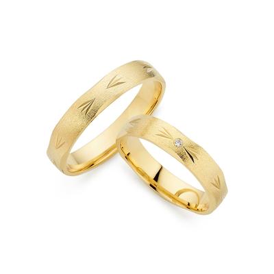 Trauring PHÖNIX "Schmuck Geschenk Gold 333 Ehering LIEBE, 930788, 930789" Gr. 54, gold (gelbgoldfarben), Fingerringe, 54, 0,01 ct SI = kleine Einschlüsse mit Brillant, Gelbgold 333, 4mm, Made in Germany - wahlweise mit oder ohne Brillant Image
