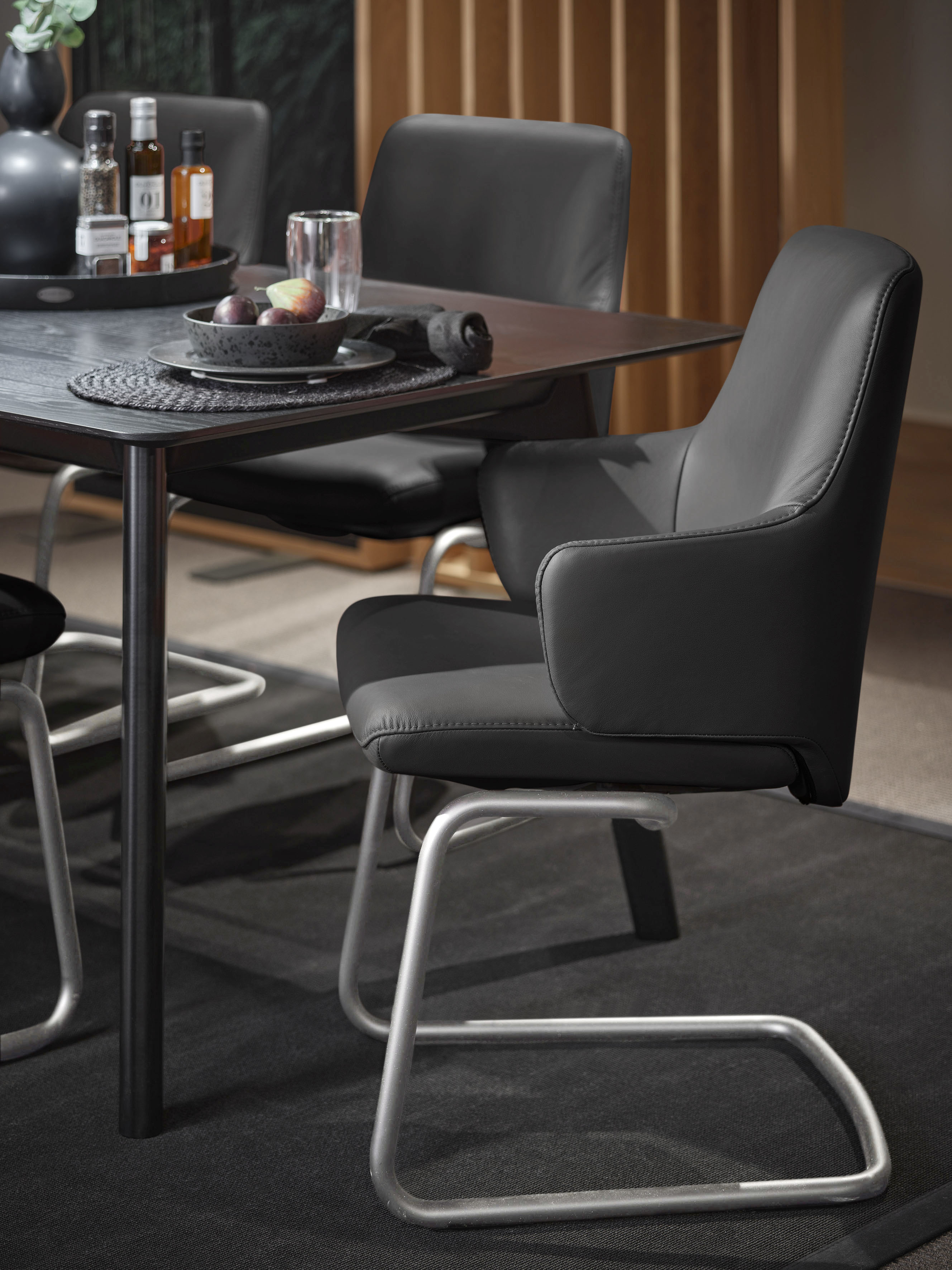 Polsterstuhl STRESSLESS "Laurel", grau (rock paloma, chrom glänzend), B:58cm H:92cm T:60cm, Leder PALOMA: PALOMA ist ein durchgefärbtes Semianilin-Möbelleder mit natürlicher Narbung., Stühle, Polsterstuhl, Low Back mit Armlehne, Größe L, mit Beinen...