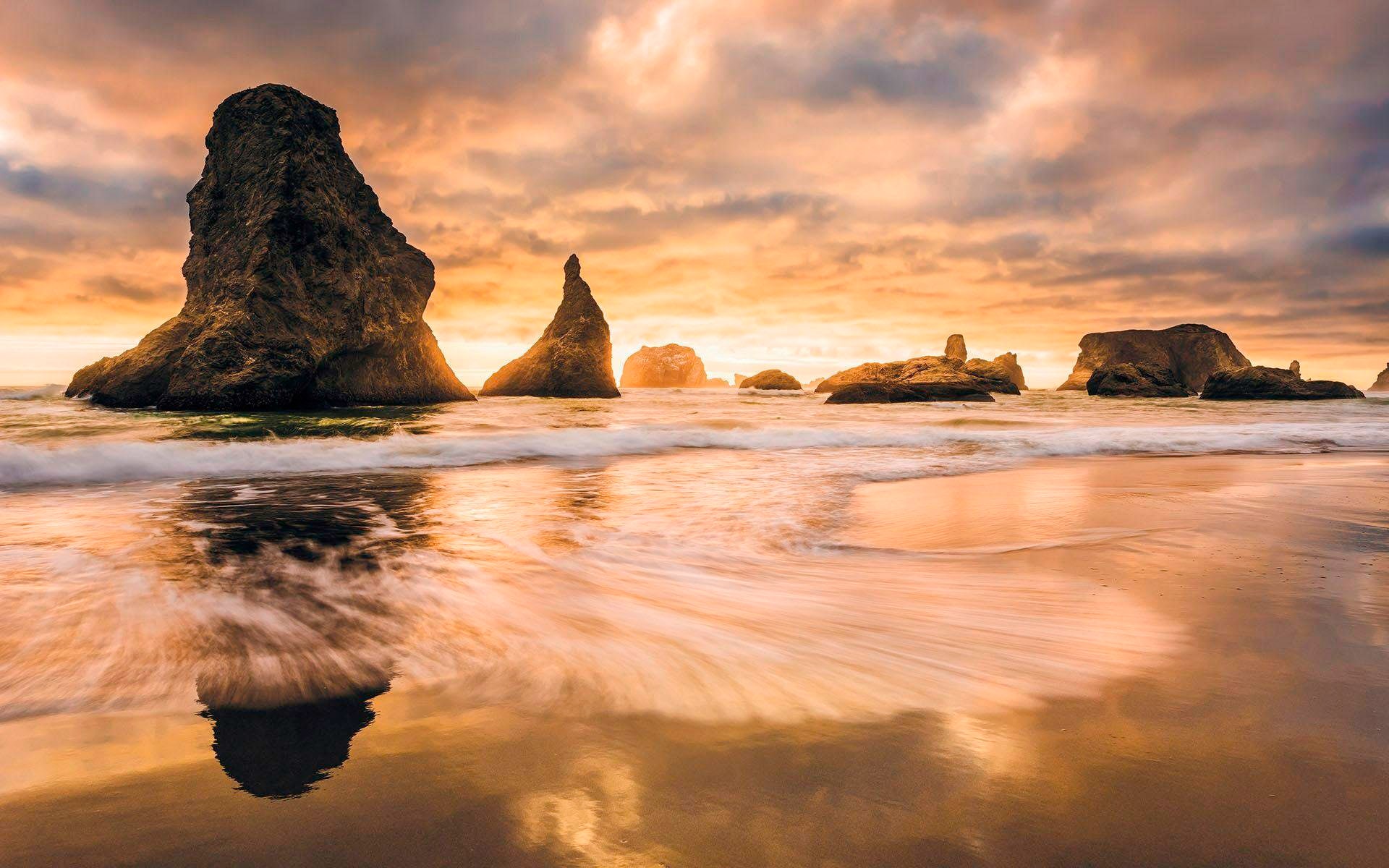 Vliestapete KOMAR "Digitaldruck Vlies - Golden Stacks - Größe 400 x 250 cm", grau, B:400m L:250m, Vlies, Tapeten, Wohnzimmer, Schlafzimmer