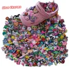 30-100 Stücke Zufällig Gemischt Cartoon Sanrio Pokemon Rosa Schuh Charms Clogs Schuh Zubehör DIY Schuh Dekoration Schnalle Großhandel geschenke