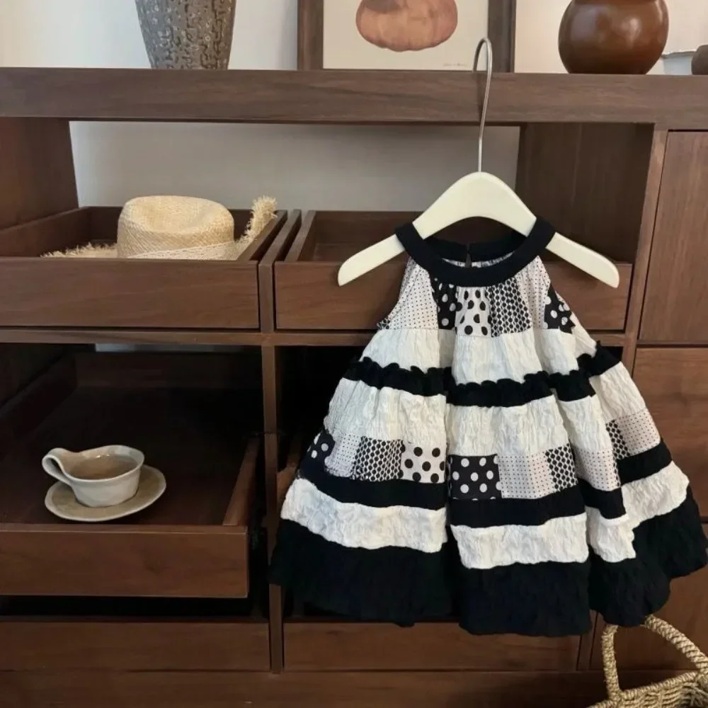 Schwarz-weißes gepunktetes Patchwork, modisches Prinzessinnenkleid mit hängendem Hals, koreanische Version, Sommerkleidung für Kinder im Alter von 3–7 Jahren Image
