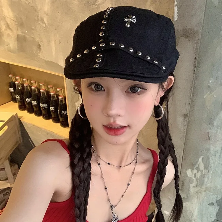 Neue Hüte für Mädchen, süßer cooler Stil, amerikanische Straße, Retro, individuell, Belle-Kappe, Weide genageltes Kreuz, koreanische Version, schwarze Baskenmützen Image