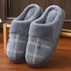 Männer Hause Hausschuhe Plaid Memory Foam Winter Plüsch Männliche Indoor Schuhe Warme Weiche Nicht-Slip Hausschuhe Schwarz Große größe 50-51 Mode