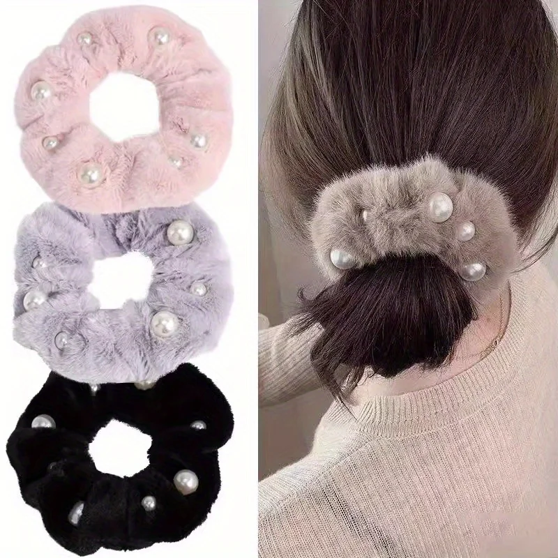 Haargummis aus Kunstperlen und Samt – Plüsch-Haarringe für elegante Dutts und Pferdeschwänze | Set mit Haarschmuck für den Winter Image