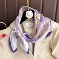 Sciarpa di seta viola Stampa Raso di alta qualità 70 * 70 cm Bandane per capelli quadrate alla moda Sciarpe leggere in raso di seta per le donne