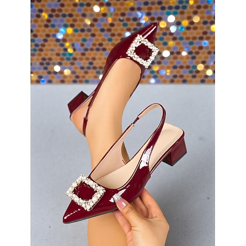 Lilafarbene Slingback-Pumps aus Lackleder für Damen – spitze Zehenpartie mit niedrigem Blockabsatz und Perlenschnalle für Partys im Nachtleben und glamouröse Abendlooks Image