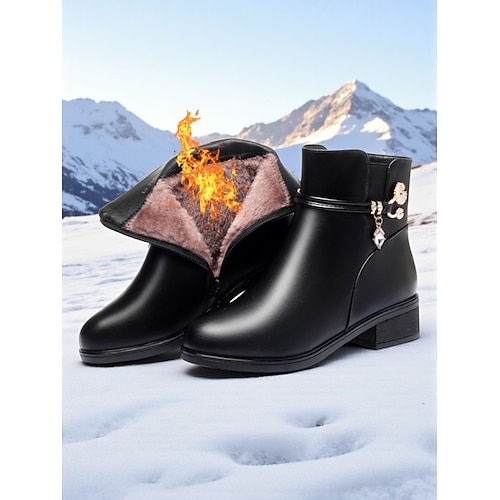 Warme, pelzgefütterte Damenstiefeletten – burgunderrote Winterstiefeletten mit niedrigem Absatz und goldenen Anhängerdetails für Schnee, Outdoor-Reisen und den Weg zur Arbeit bei kaltem Wetter Image