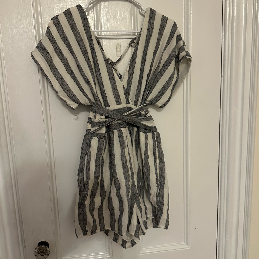 American Eagle Outfitters Other | American Eagle Outfitters Black And White Garment | Color: Black/White | Size: M