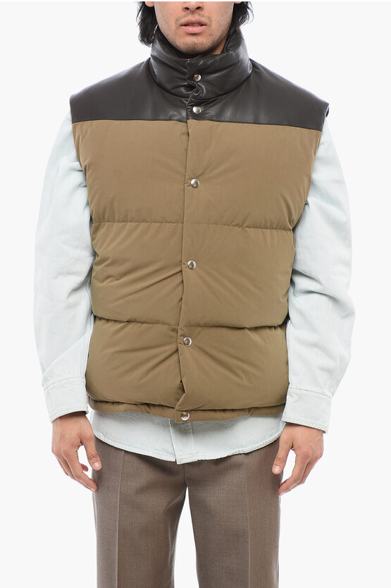 Ärmellose Daunenjacke aus Baumwolle mit Lammfell-Detail in Braun