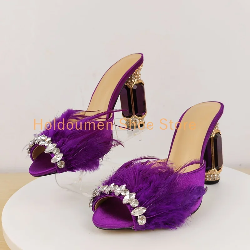 Vintage Feder verzierte Kristall Heels Hausschuhe Luxus Runde Peep Toe Blockabsatz Schuhe Damen Pull On Party Moderne Hausschuhe