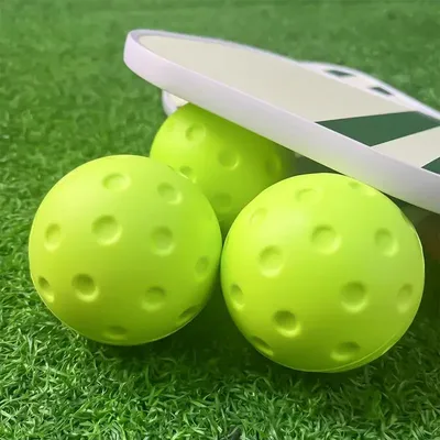 Leise Schaumstoff-Pickleballs für drinnen- oder draußenübungen. Pickleball-Bälle mit exaktem echtem Ballsprung, 3er-Pack, grüne und gelbe Farbe Image