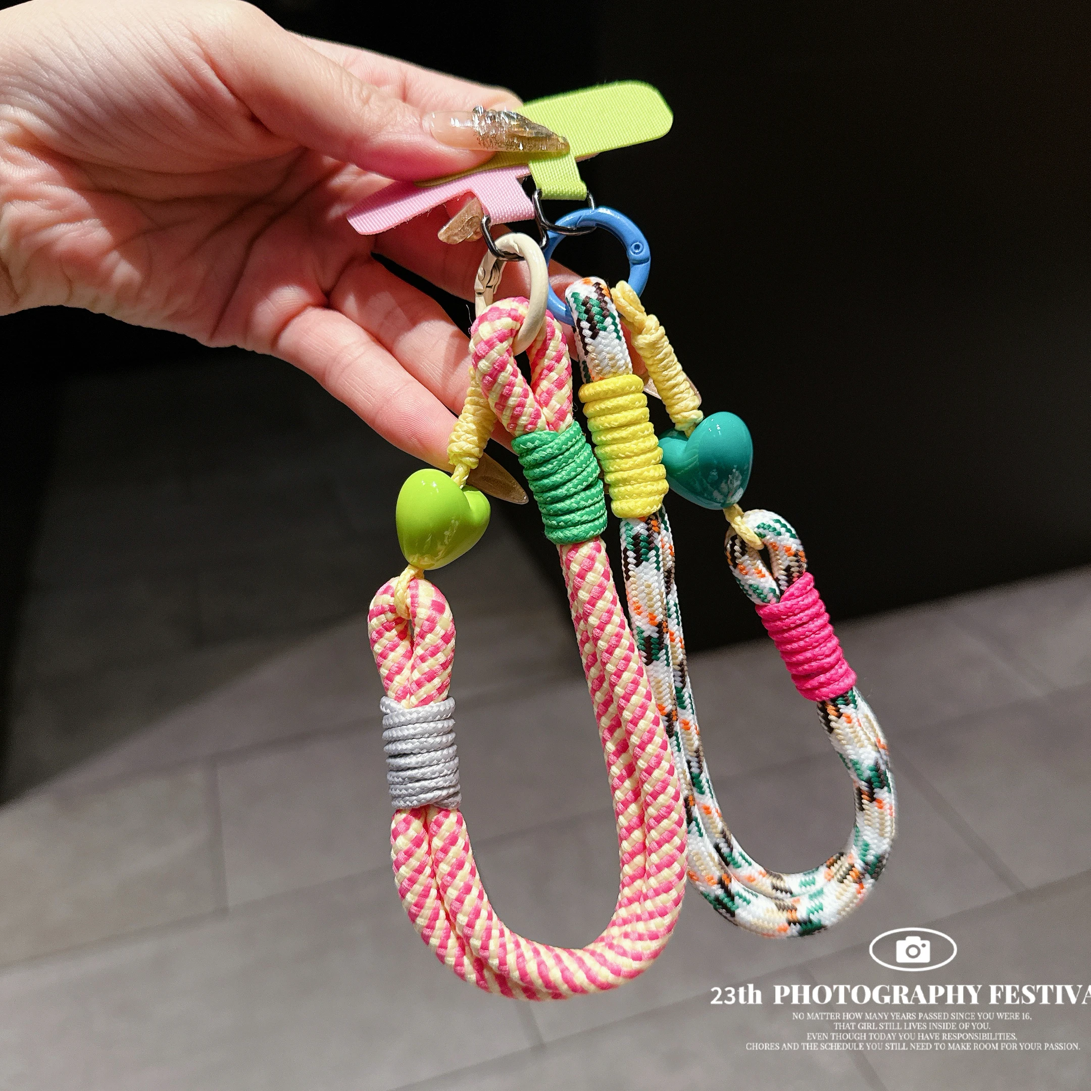 Trendy Ins Phone Case Lanyard Strapazierfähiges geflochtenes Seil Handy-Handgelenkschlaufe Langlebiges und robustes geflochtenes Seil mit Liebesperlen Image