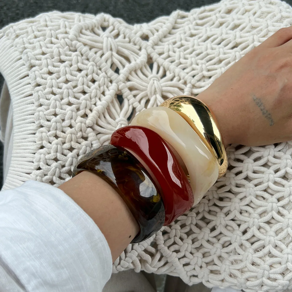 Salircon Mode Übertrieben Acryl Harz Breite Armreifen Frauen Hip Hop Gold Farbe Geometrische Heavy Metal Armreifen Armband Schmuck