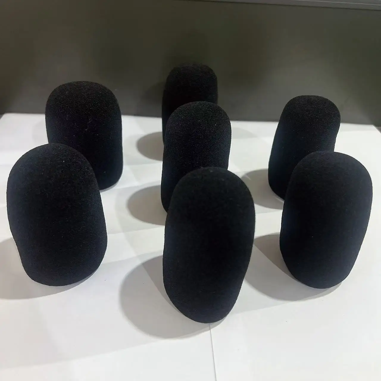Schwarz Mic Protector Ersatz KTV DJ Mikrofon Schaum Abdeckungen Windschutzscheibe Windschutzscheibe Schwamm Abdeckungen Mikrofon Abdeckung Image