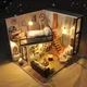 Casa delle bambole in legno fai-da-te Loft moderno Casa Kit di costruzione in miniatura Casa delle bambole con luci per mobili Villa per regali di compleanno per ragazze