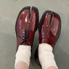 Split-Toe-Schuhe für Damen, kleine Lederschuhe für Damen mit Schnürung, lässiger britischer Stil, Loafer für Damen, Schuhe, Mode