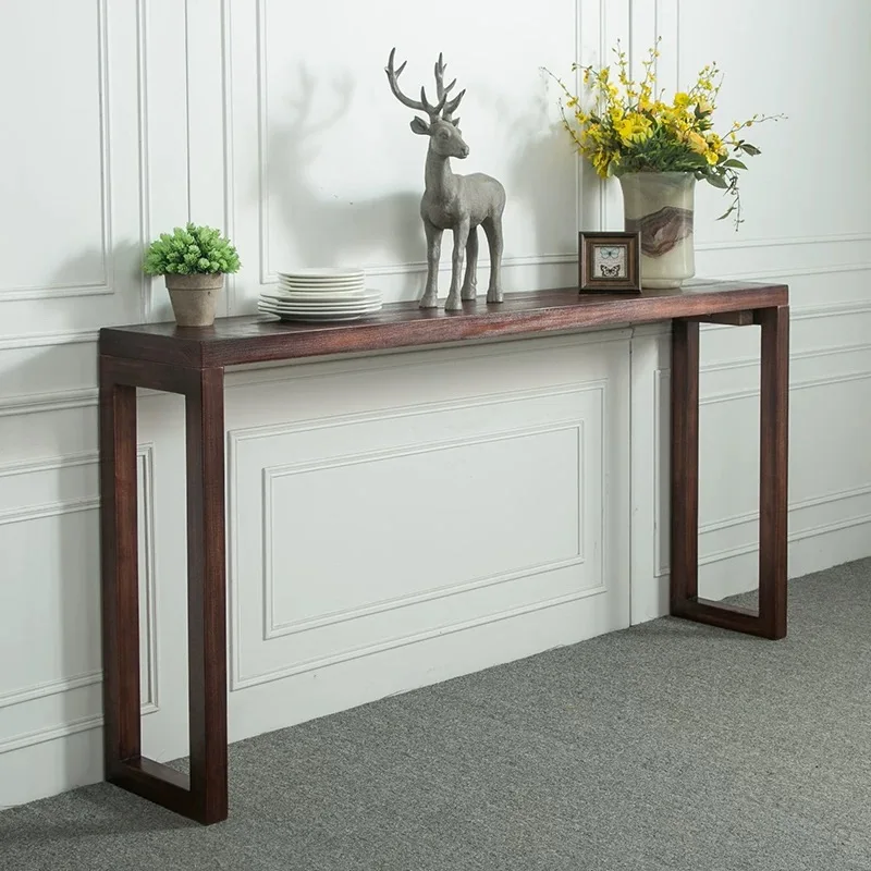 Beistelltisch aus massivem Holz an der Wand. Einfaches, modernes Design, Regal für Eingangsbereich, Sofa, Aufbewahrungsregal Image