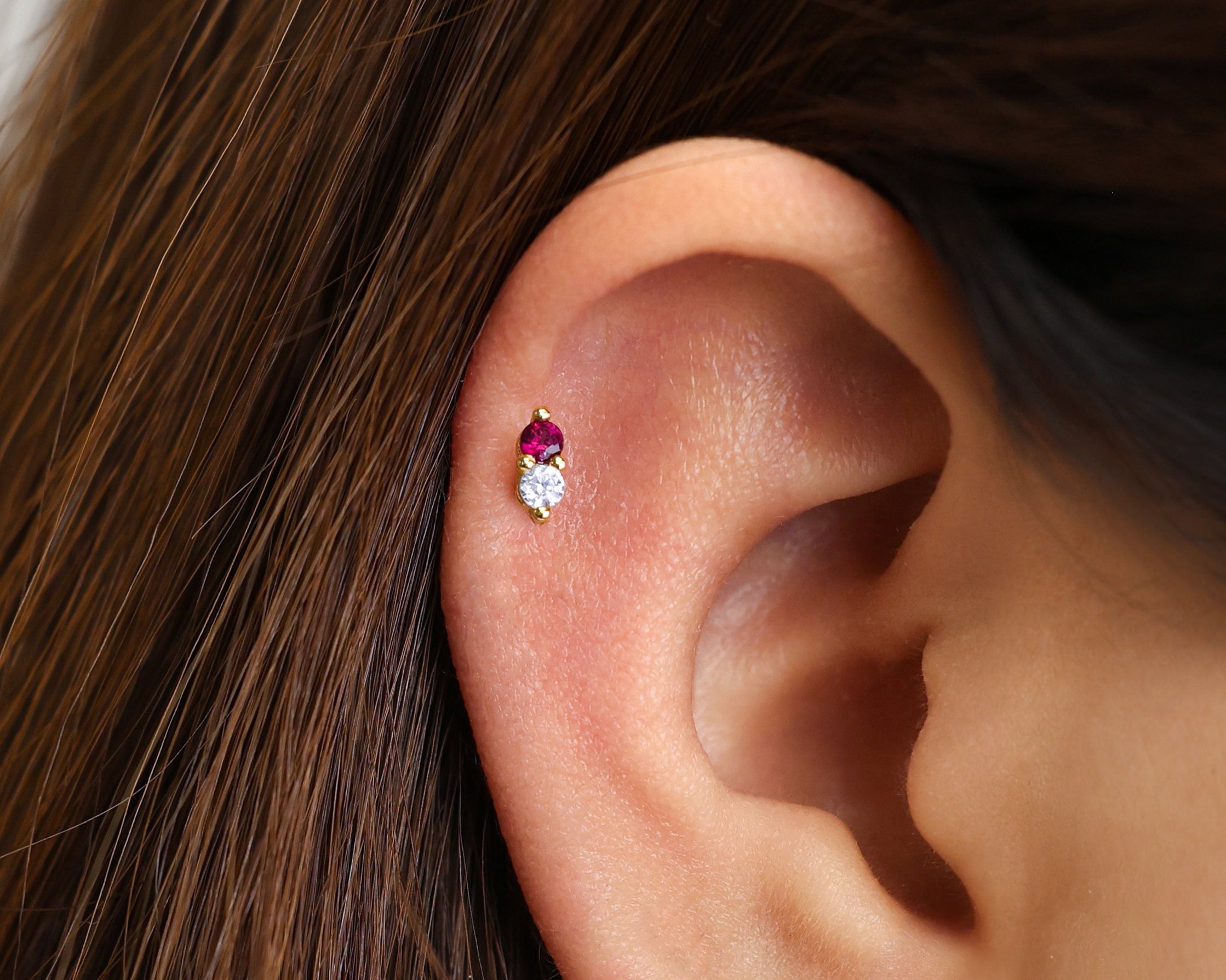 Piercing per labret piatto a contrasto in rubino 18G/16G * piercing all'elica * piercing al trago * orecchino per cartilagine