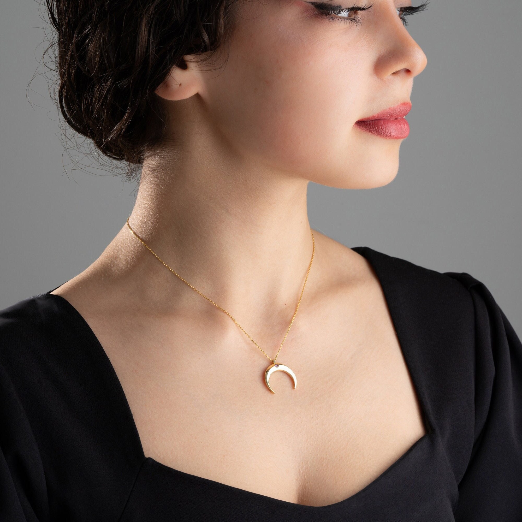 Collana con luna crescente e pietra portafortuna Collana con luna Piccola collana con luna crescente Collana con ciondolo a luna crescente Collana con