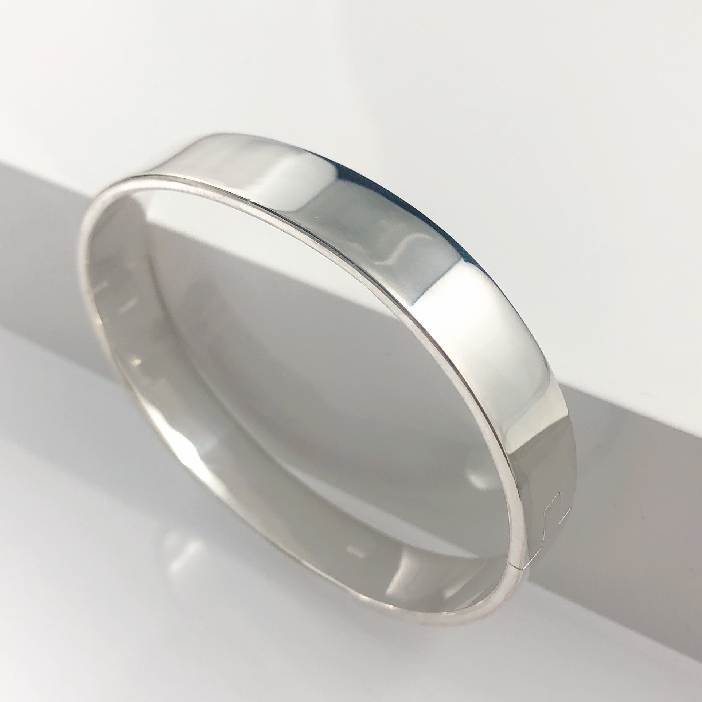 Bracciale ovale in argento sterling, bracciale dal design semplice, bracciale minimalista, regalo per lei, bracciale fatto a mano. Bracciale con apert
