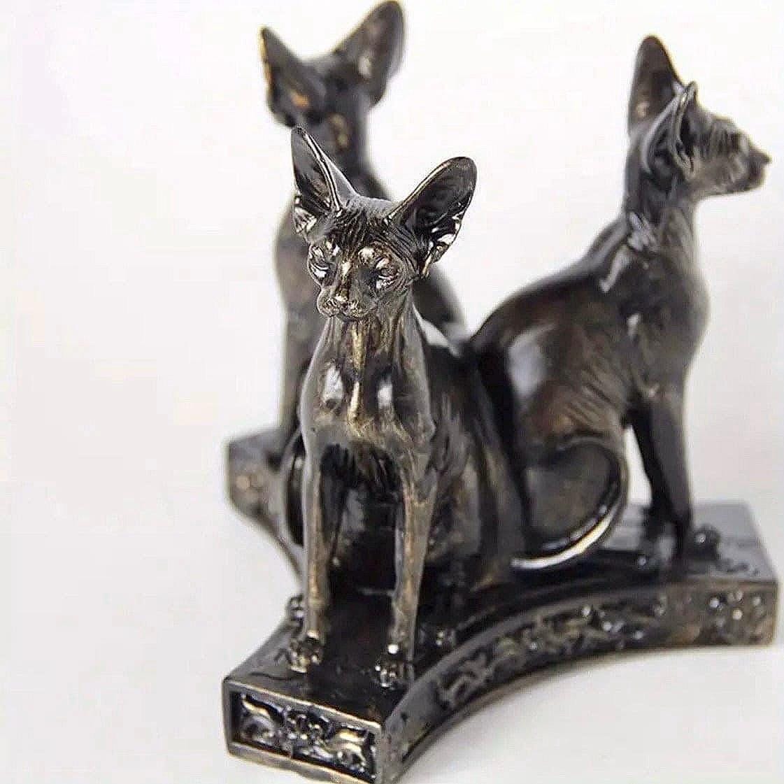 Espositore con sfera di cristallo a forma di triplo gatto Sphynx / Base con sfera di cristallo a forma di dea egizia Bastet / Statuetta con statuetta