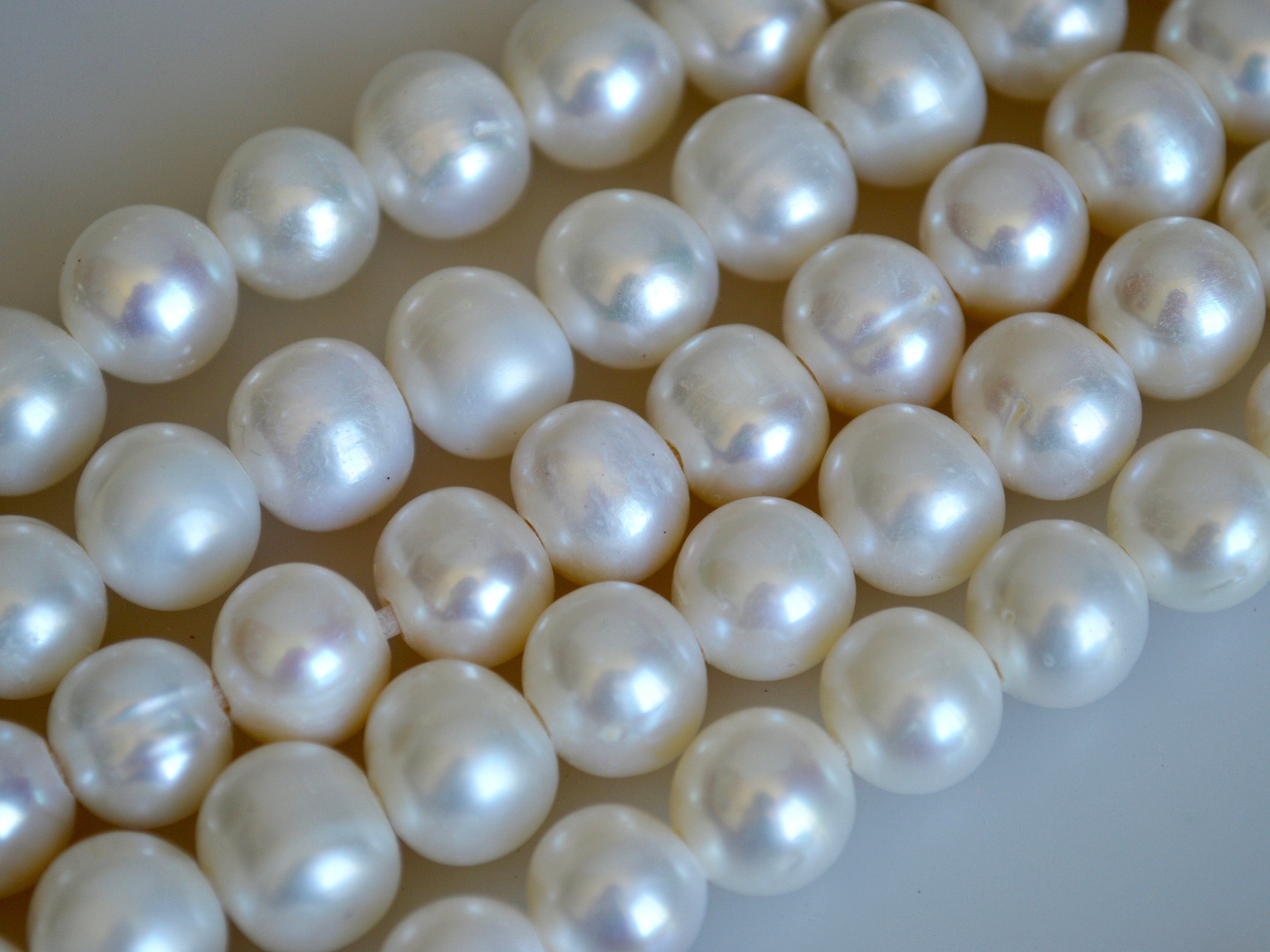 Perle di perle d'acqua dolce bianche naturali con foro grande, mezzo filo da 10 mm, foro da 2,0 mm, perle d'acqua dolce bianche con foro grande n. 16