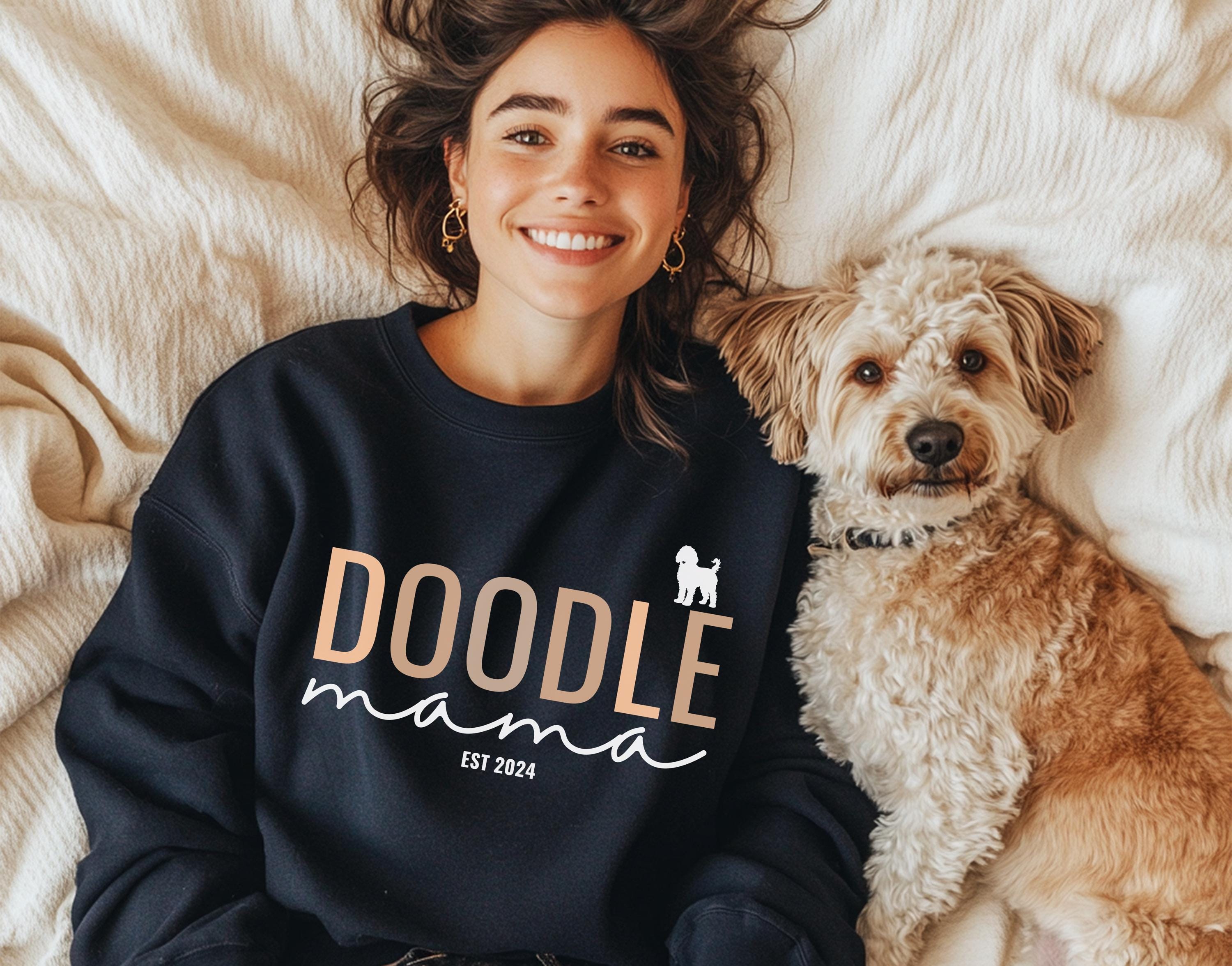 Felpa Doodle Mama, Felpa Doodle dorata, Maglietta Doodle Dog, Regalo Doodle Dog per lei, Maglione Doodle Mama personalizzato