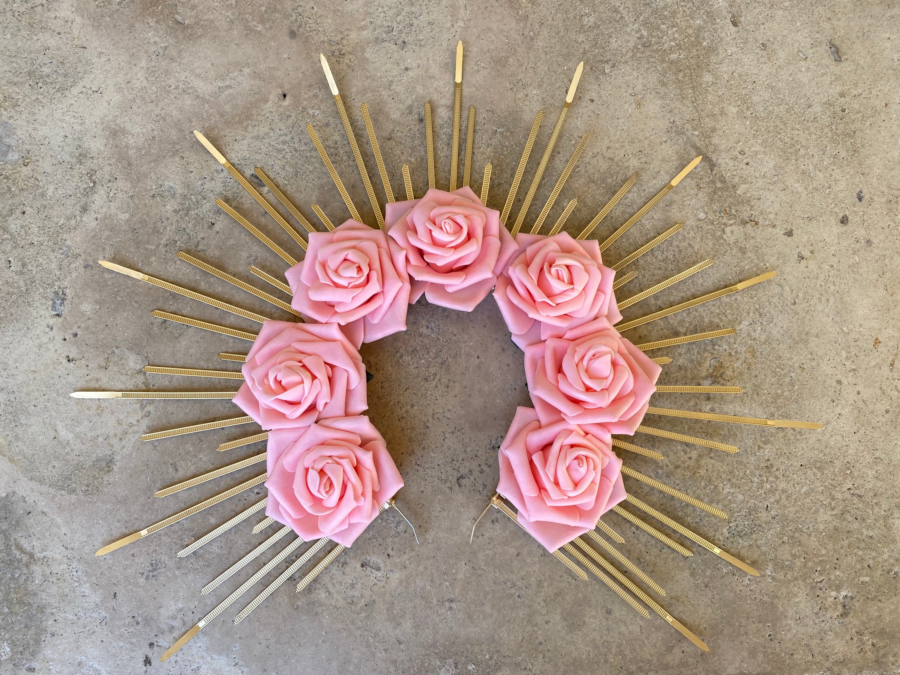 Corona Halo, Corona Sunburst, Corona di Rose, Aureola di Rose, Aureola di Rose Rosa, Fascia per Capelli con Rose Rosa, Tiara di Rose, Corona da Sposa
