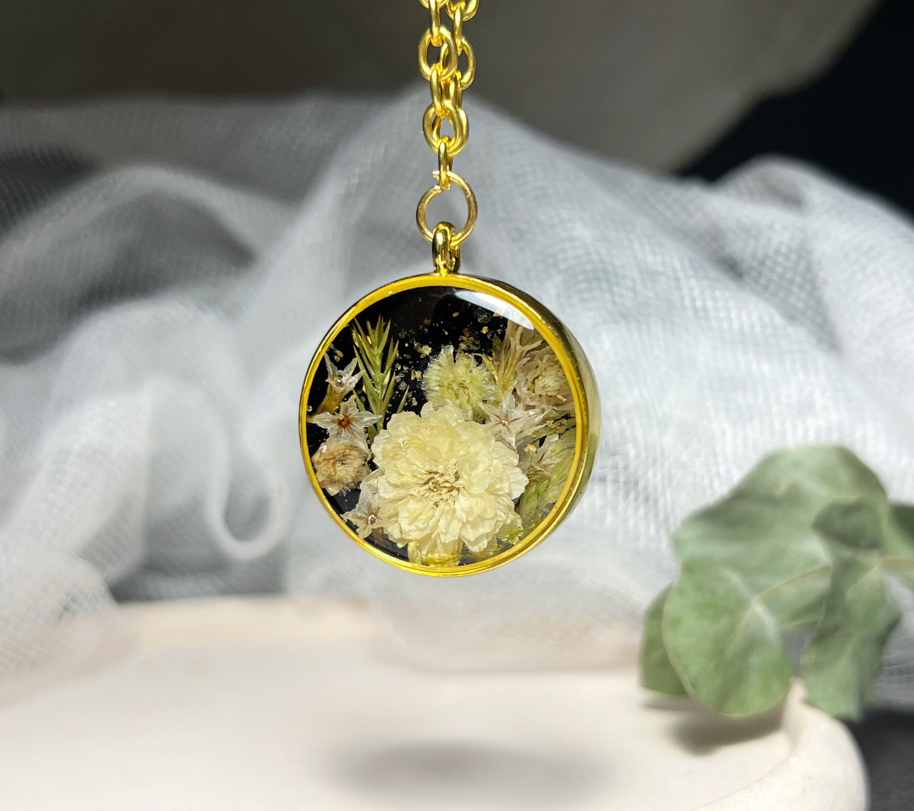Ciondolo, Ciondolo a forma di fiore, Collana di fiori, Collana di fiori in resina, Ciondolo carino, Collana di fiori pressati, Ciondolo unico, Regalo