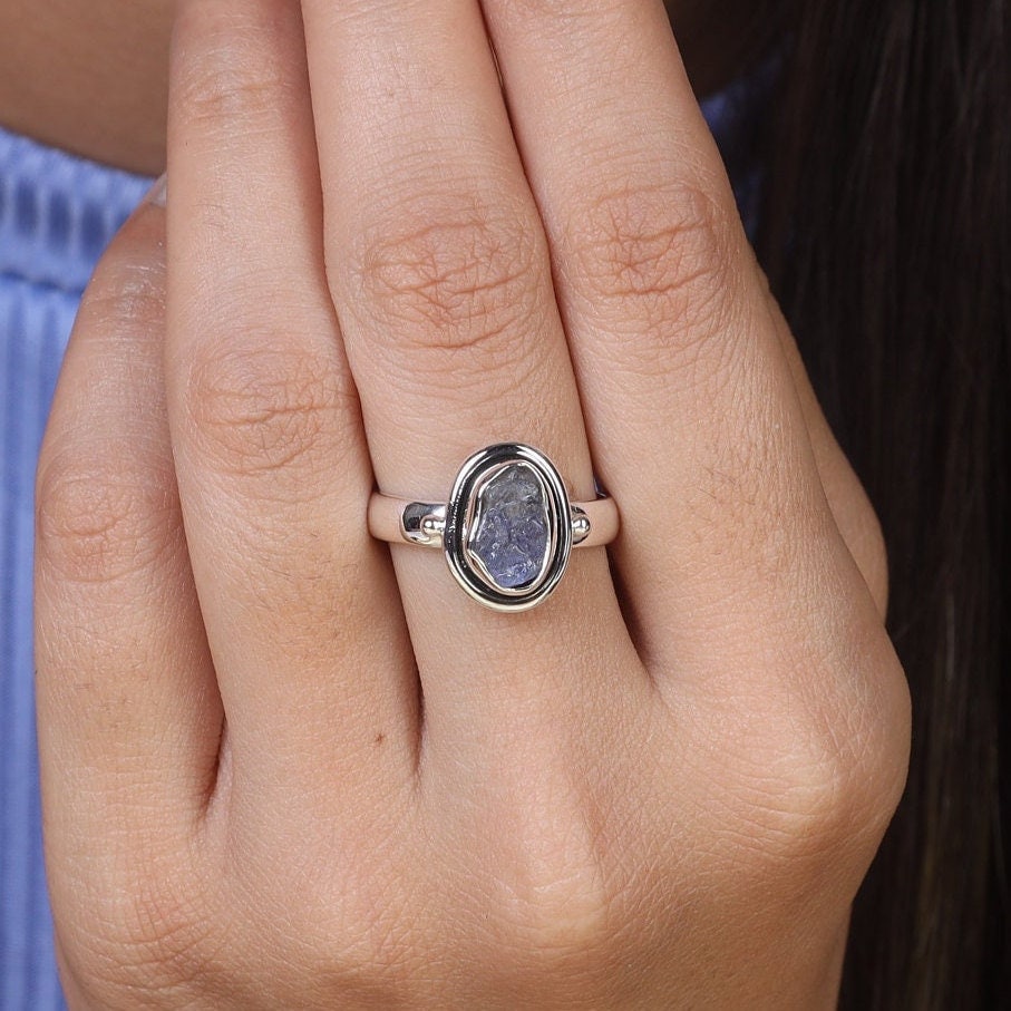 Anello in tanzanite grezza, anello in argento sterling 925, anello boho, anello importante, anello fatto a mano, anello ovale, anello da donna, regalo