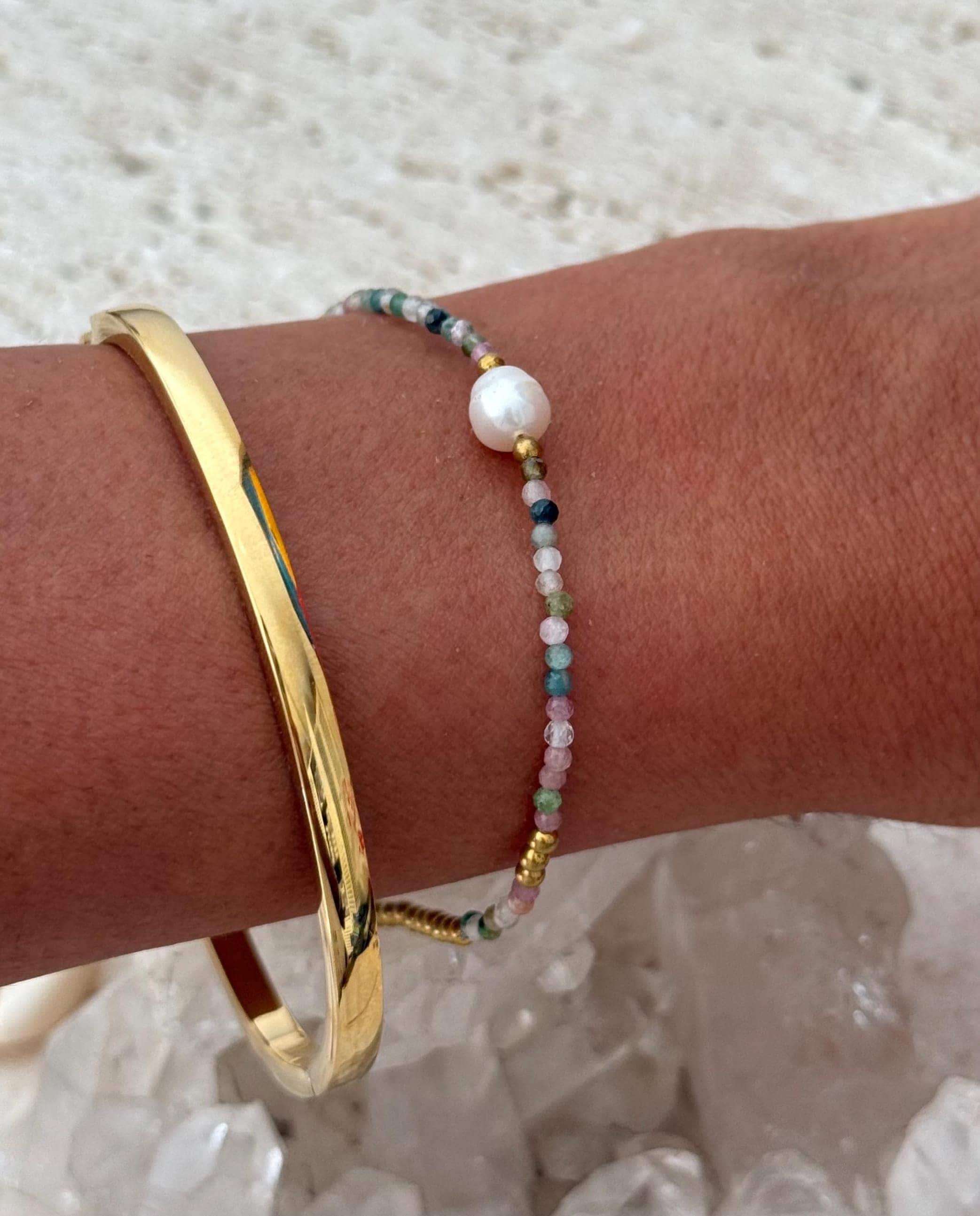 Delicato bracciale con perline di pietre preziose naturali e perle, bracciale con perline dorate, bracciale regolabile con pietre preziose, bracciale